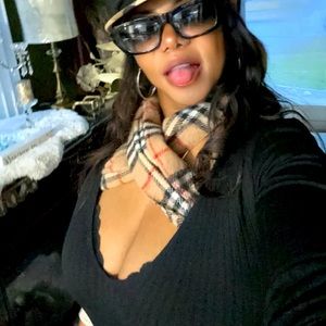 Meet your Posher Yolanda